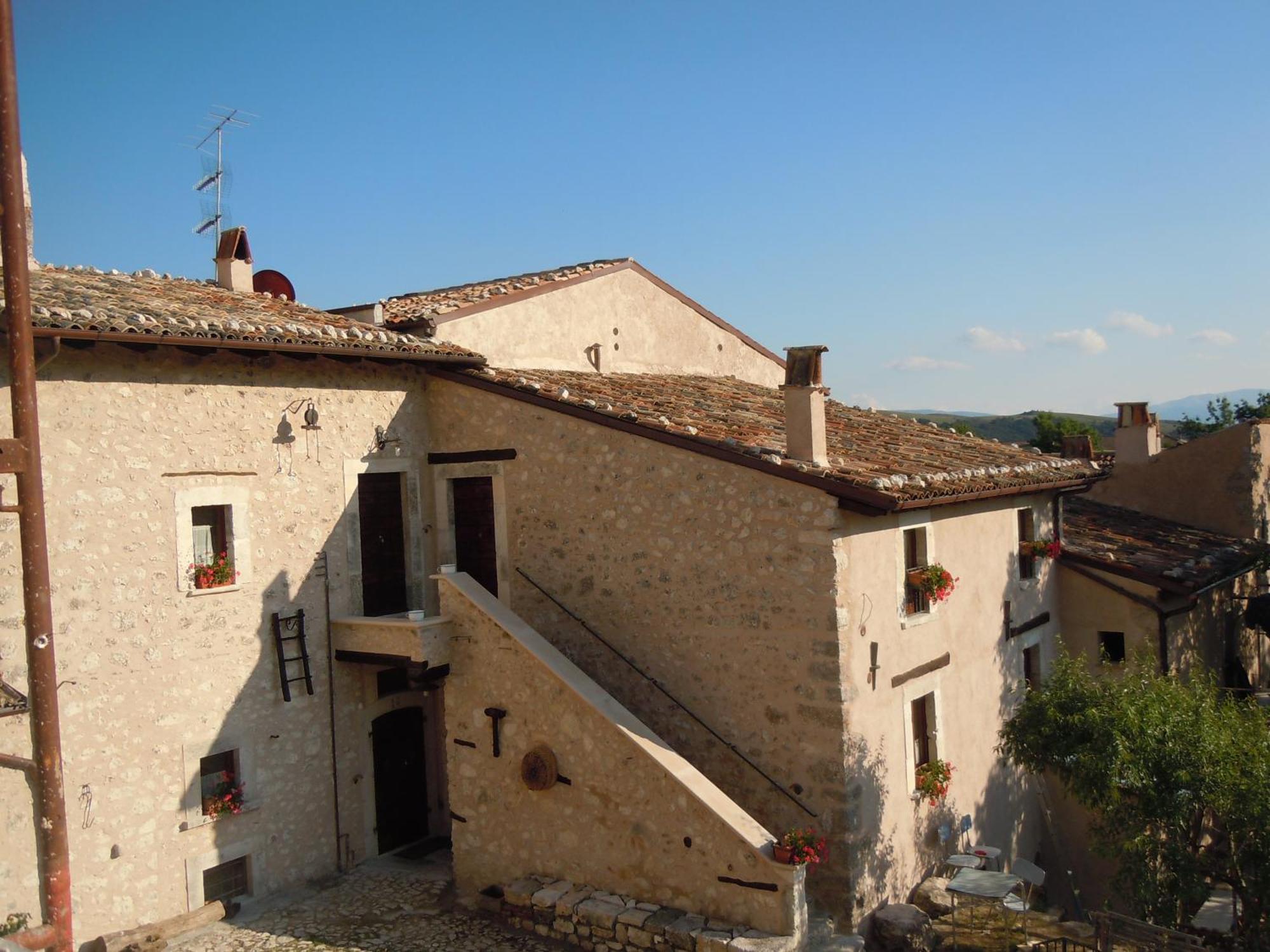 La Casa Su Le Dimore Del Borgo Santo Stefano Di Sessanio Exterior foto