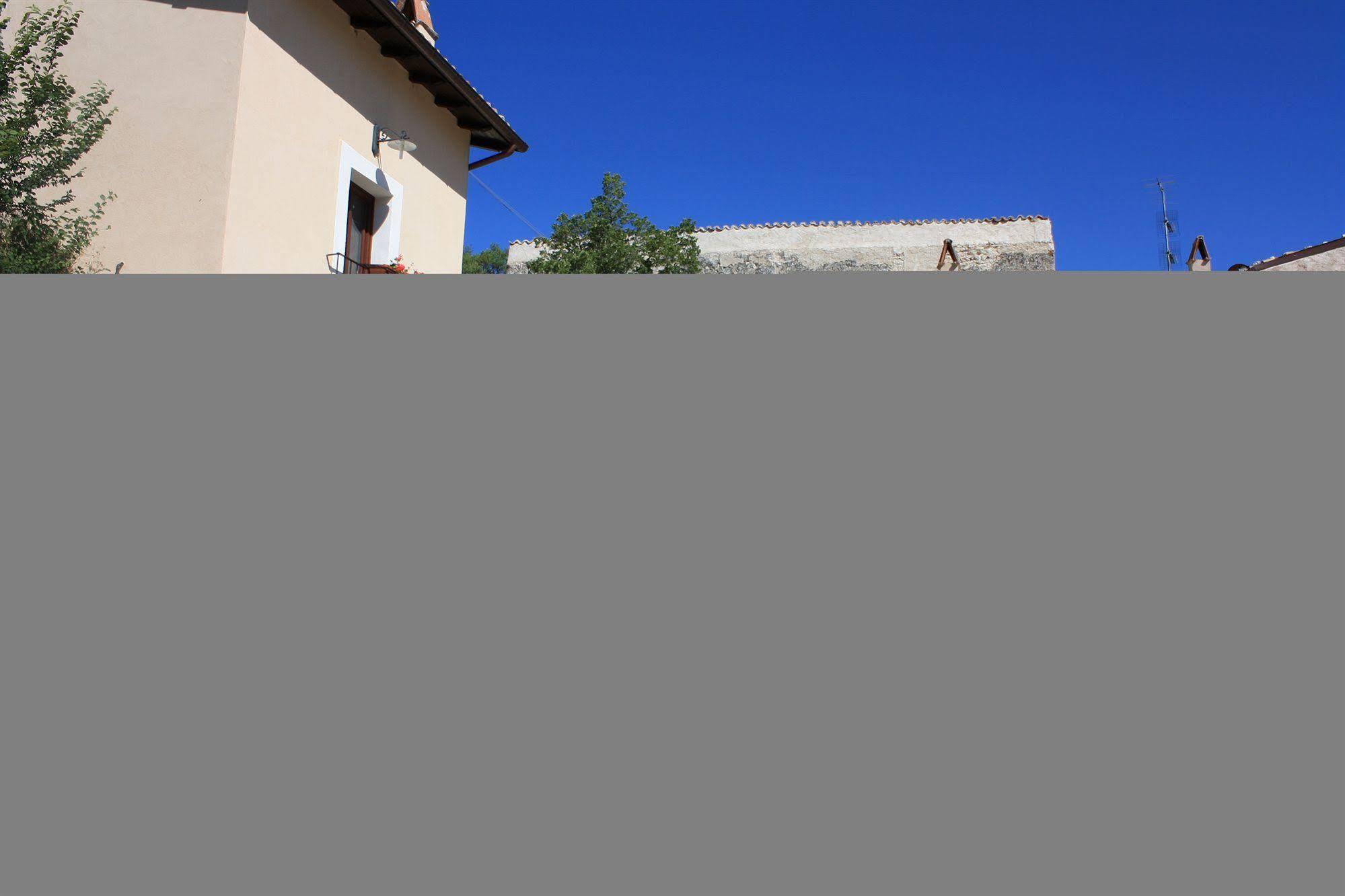 La Casa Su Le Dimore Del Borgo Santo Stefano Di Sessanio Exterior foto